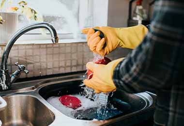 Protégete: evita usar este utensilio de cocina para secar tus platos si  quieres cuidar tu salud