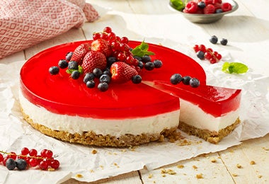 Cheesecake de frutos rojos y hierbas aromáticas para celebrar su Día Internacional