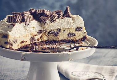 Cheesecake de galleta wafer y crema chantilly para celebrar su Día Internacional