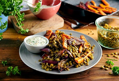  Curry de lentejas y verduras con zanahorias y salsa tártara.