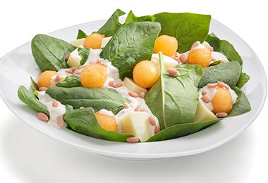 Ensalada con espinacas para aprovechar las propiedades del melón