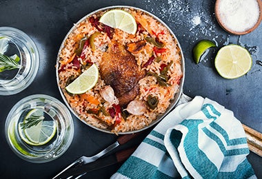 https://www.recetasnestle.com.ec/sites/default/files/inline-images/receta-arroz-con-pollo-y-pano-y-toalla-de-cocina.jpg