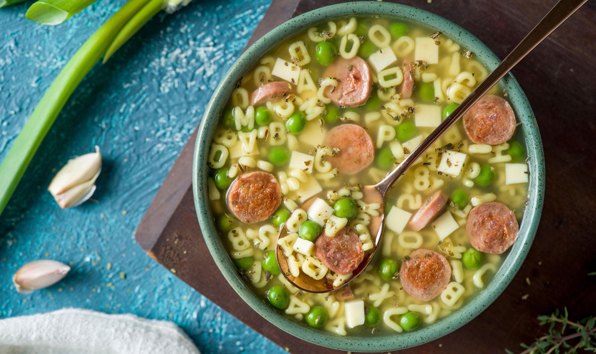 Receta de Caldo de salchicha y letras | Recetas Nestlé