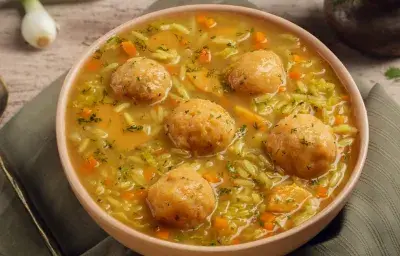 Sopas de bolas de verde - Caldo de bolas tradicional ecuatoriano