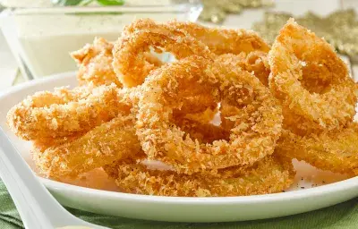 Aros de Cebolla En Panko y Salsa de Mango