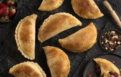 Empanadas de fresa y chocolate