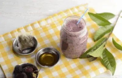 Smoothie de té verde y mora