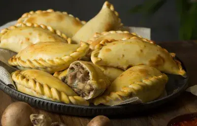 Empanada de champiñones y frutos secos