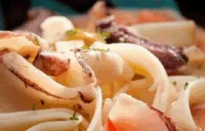 Fettuccine con calamar