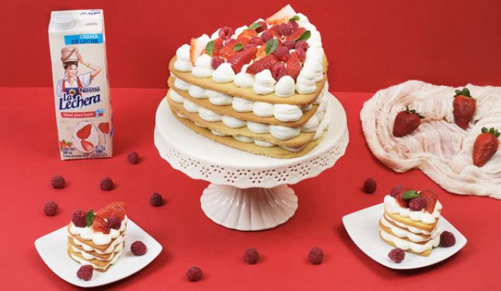 Torre de Galletas Corazón con Crema de Leche - San Valentin