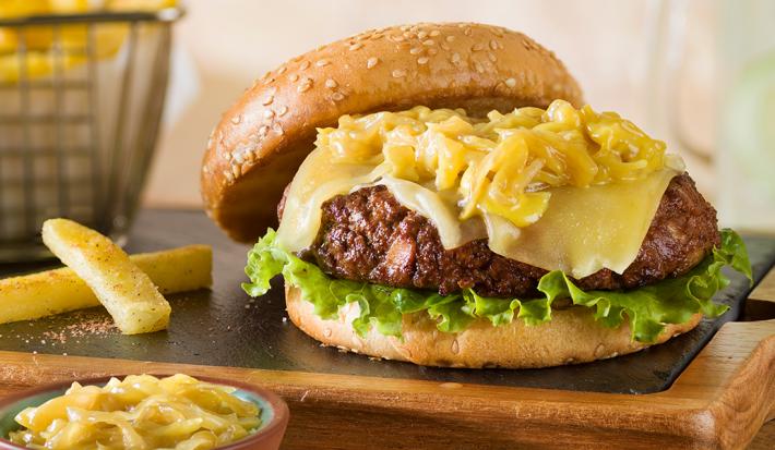 Hamburguesa con cebollas caramelizadas a la miel mostaza.