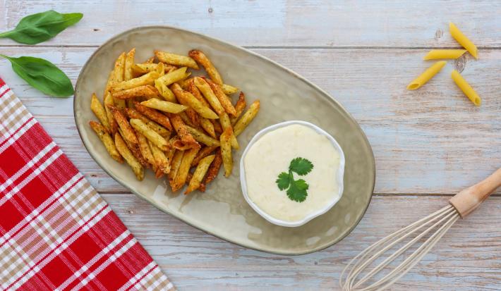 Pasta Chips con Salsa de Queso