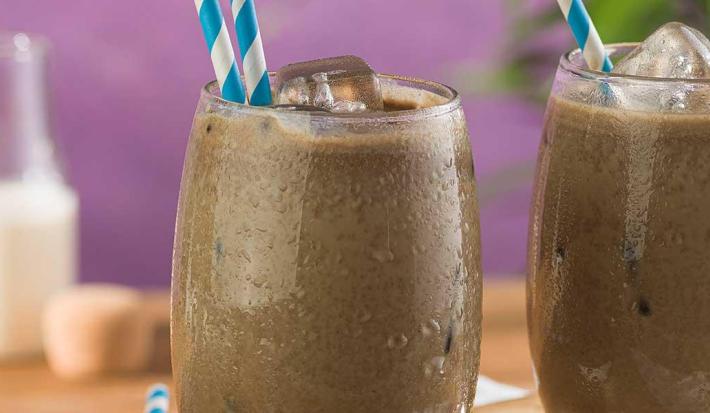 Receta casera de batido con chocolate y almendras