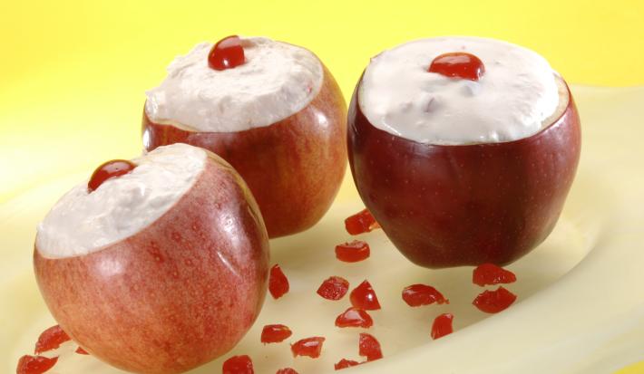 Manzanas de frutas y yogurt