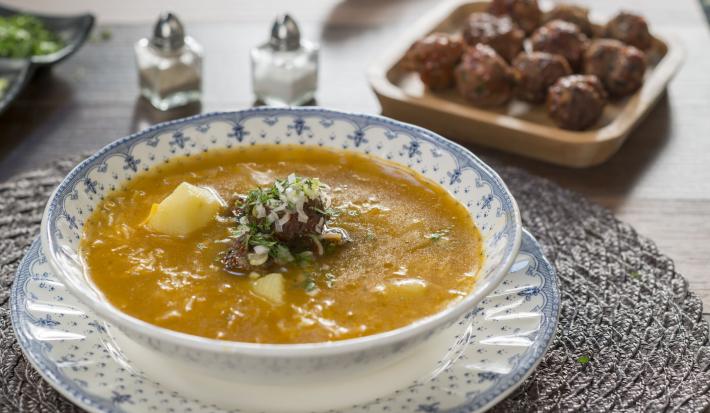 sopa de albondigas