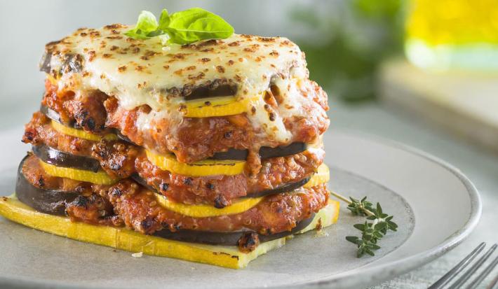 Milhoja de Vegetales con Boloñesa de Quinua