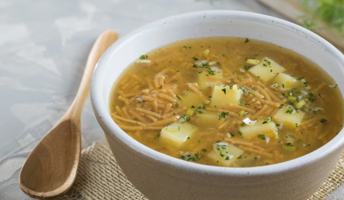 Sopa de fideos tostados