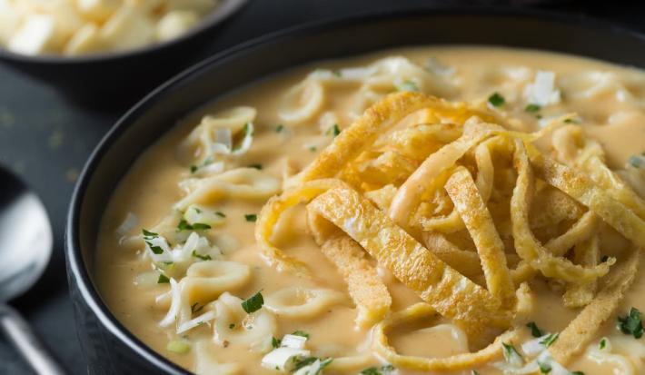 Sopa de queso y tortilla de huevo