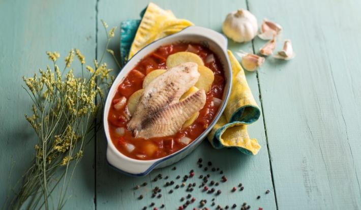 Pescado en salsa de tomate